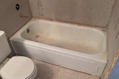 St Charles Bath Refinish - Before