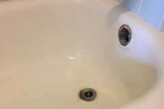 White Bath Before Refinish