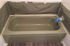 Green Bathtub Refinish St Charles IL - Before 1