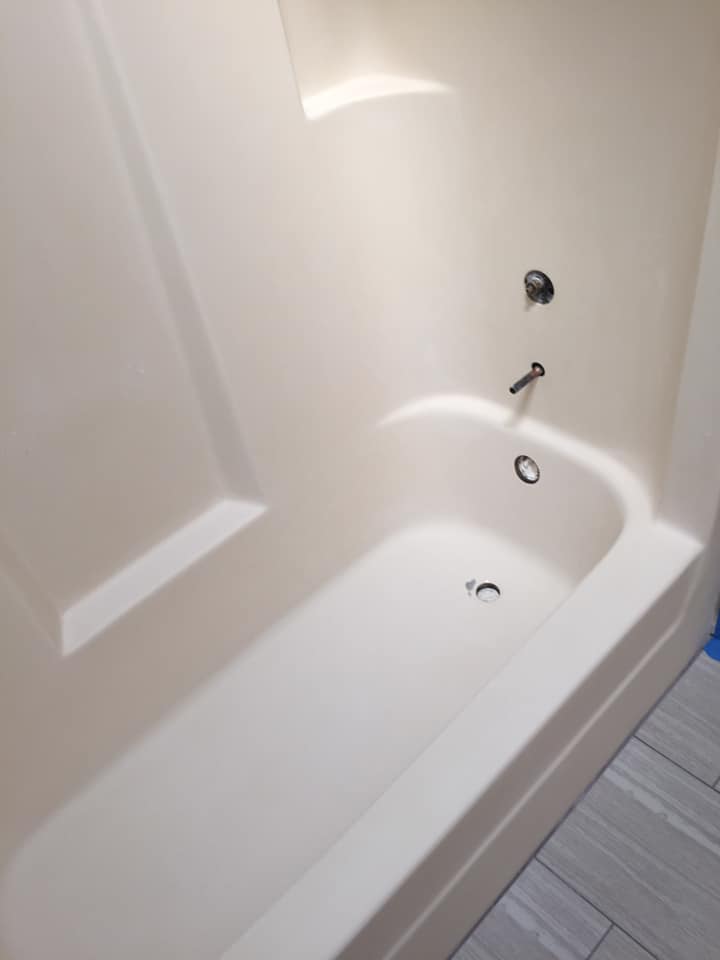 Fiberglass Bathtub Shower Repair, How To Make A Fiberglass Bathtub White Again
