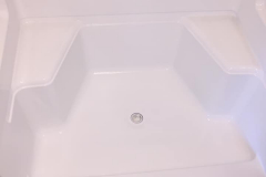 Fiberglass One Unit White Bathtub After Refinish
