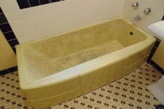 Bathtub Restoration Near Naperville - Before